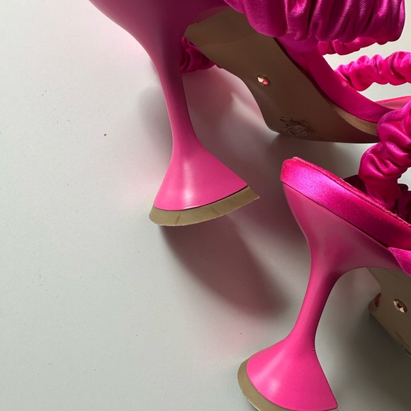Revolve Raye Kia Heels in HOT PINK Satin Scrunchie Size 8.5 - Picture 8 of 10